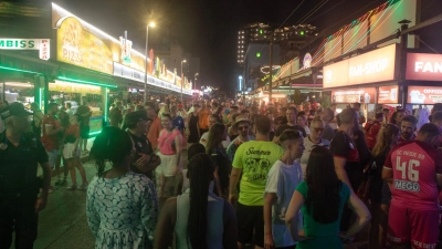 Der Ballermann ist im Sommer stets rappelvoll. (Archivfoto) (Foto: Clara Margais/dpa)