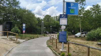 Die Zufahrt zum Parkplatz Rezatwiese West wird für die Zeit der Baumaßnahmen gesperrt. Es sind noch weitere Veränderungen vorgesehen. (Foto: Robert Maurer)