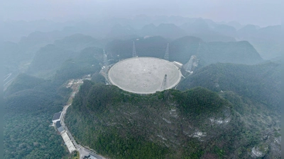 500 Meter Durchmesser: Gigantisches Radioteleskop in Guizhou (Foto: Ou Dongqu/XinHua/dpa)