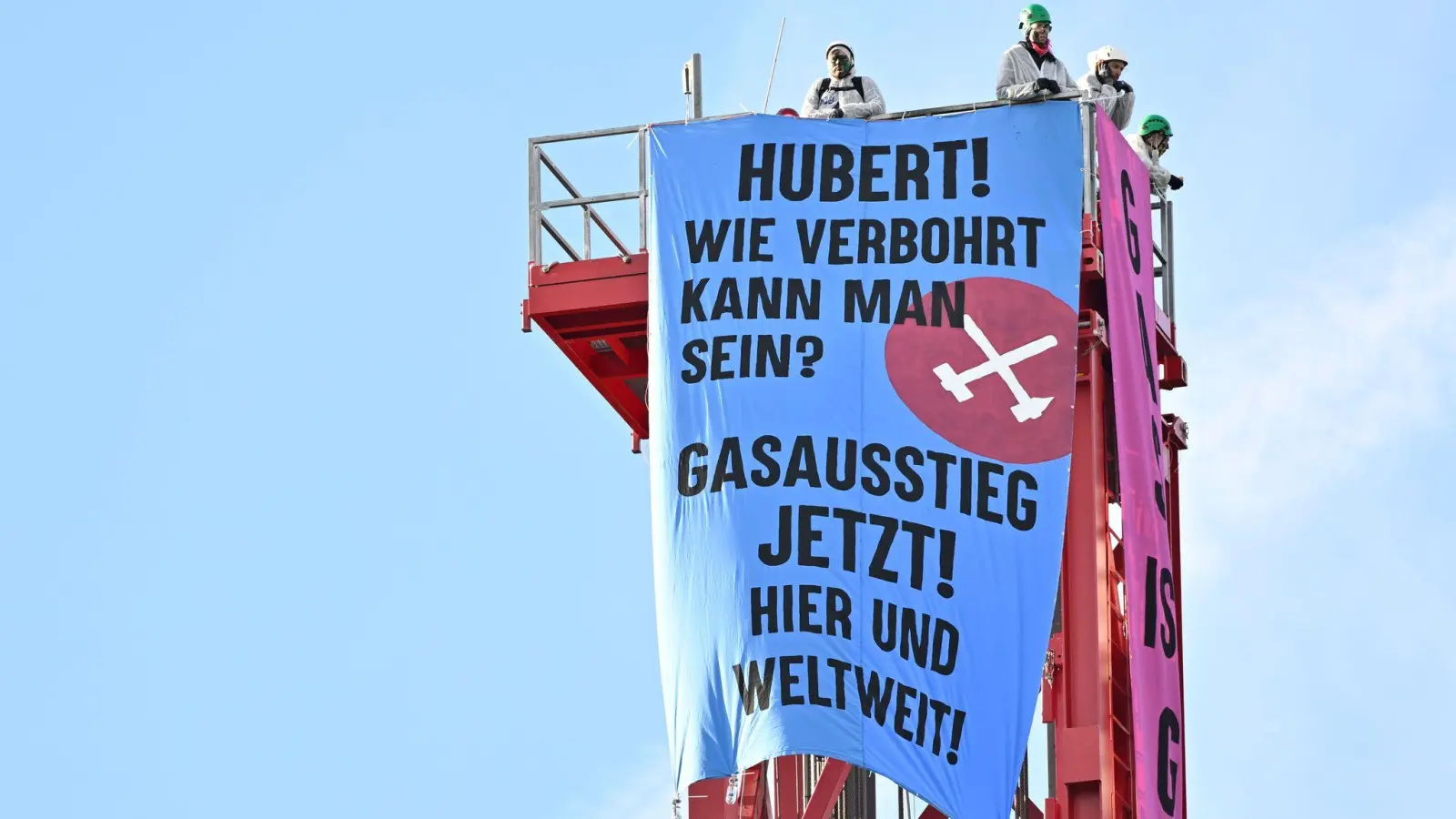 Die Bohrung ist auch vor Ort umstritten.  (Foto: Uwe Lein/dpa)