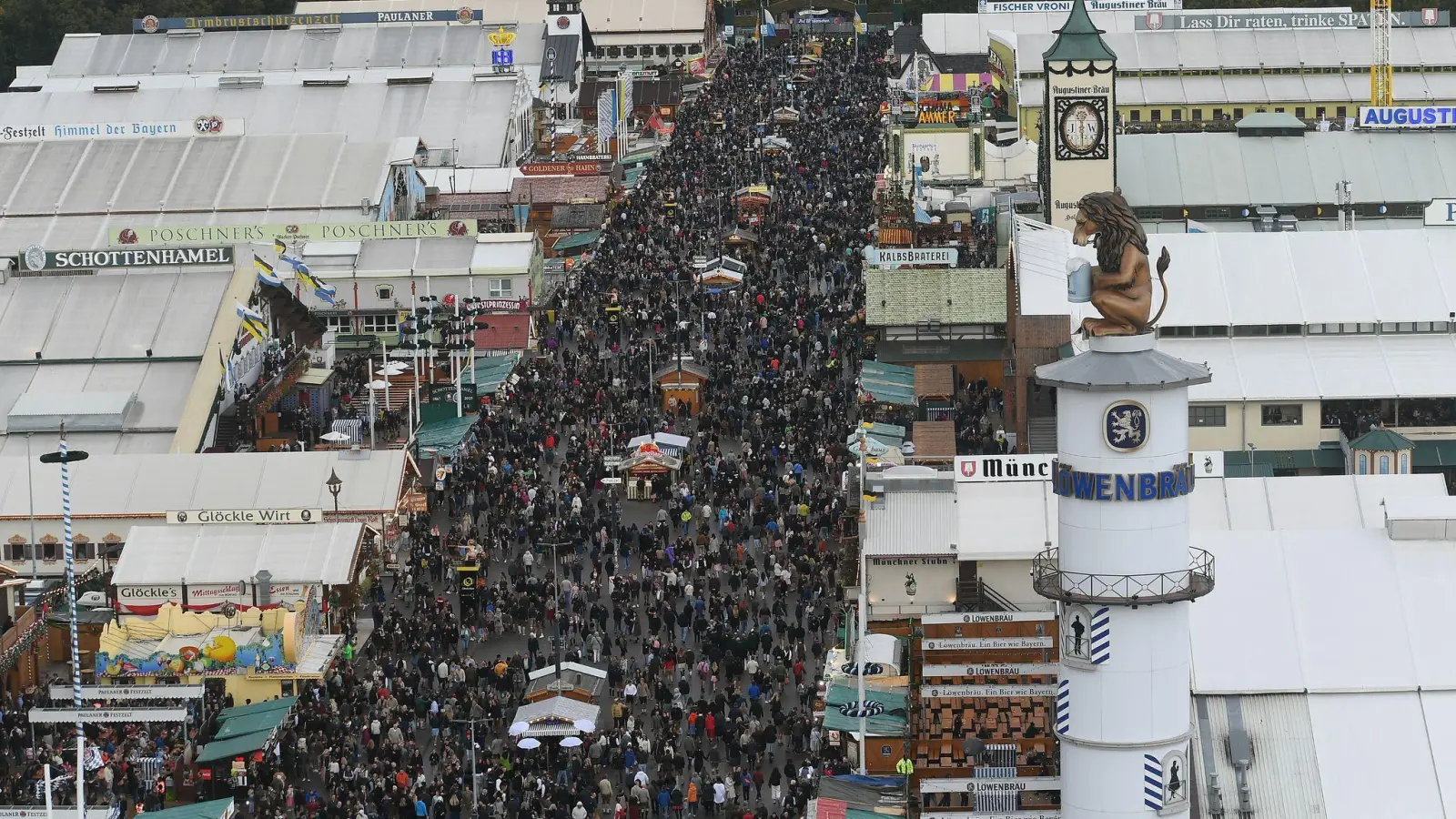 Viele Besucher zog die Wiesn auch dieses Jahr an - aber woher kamen sie? (Foto: Felix Hörhager/dpa)