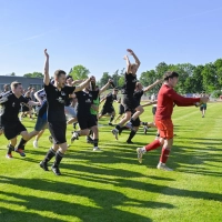 Über die Relegation schaffte die SG Petersaurach/Großhaslach den Aufstieg in die Kreisliga. Der Jubel nach dem entscheidenden Spiel war groß. (Foto: Martin Rügner)