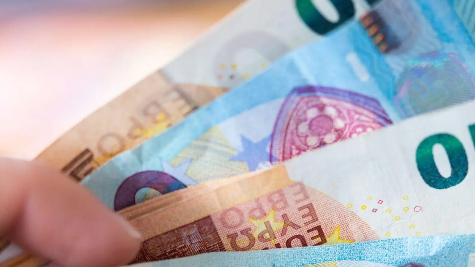 Sofortabzug von 30 Prozent: Die FDP fordert Verschärfungen beim Bürgergeld (Foto: Monika Skolimowska/dpa)