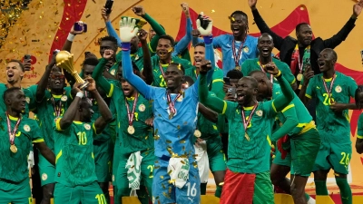 Die senegalesischen Nationalspieler und der nationale Verband wollen die Entscheidung des Berufungsgerichts des afrikanischen Fußball-Verbands CAF nicht akzeptieren. (Archivbild) (Foto: Mosa'ab Elshamy/AP/dpa)