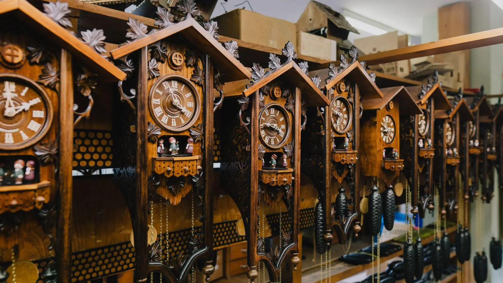 Hersteller streben einen Schutz der Kuckucksuhr als Kulturerbe an.  (Foto: Philipp von Ditfurth/dpa)