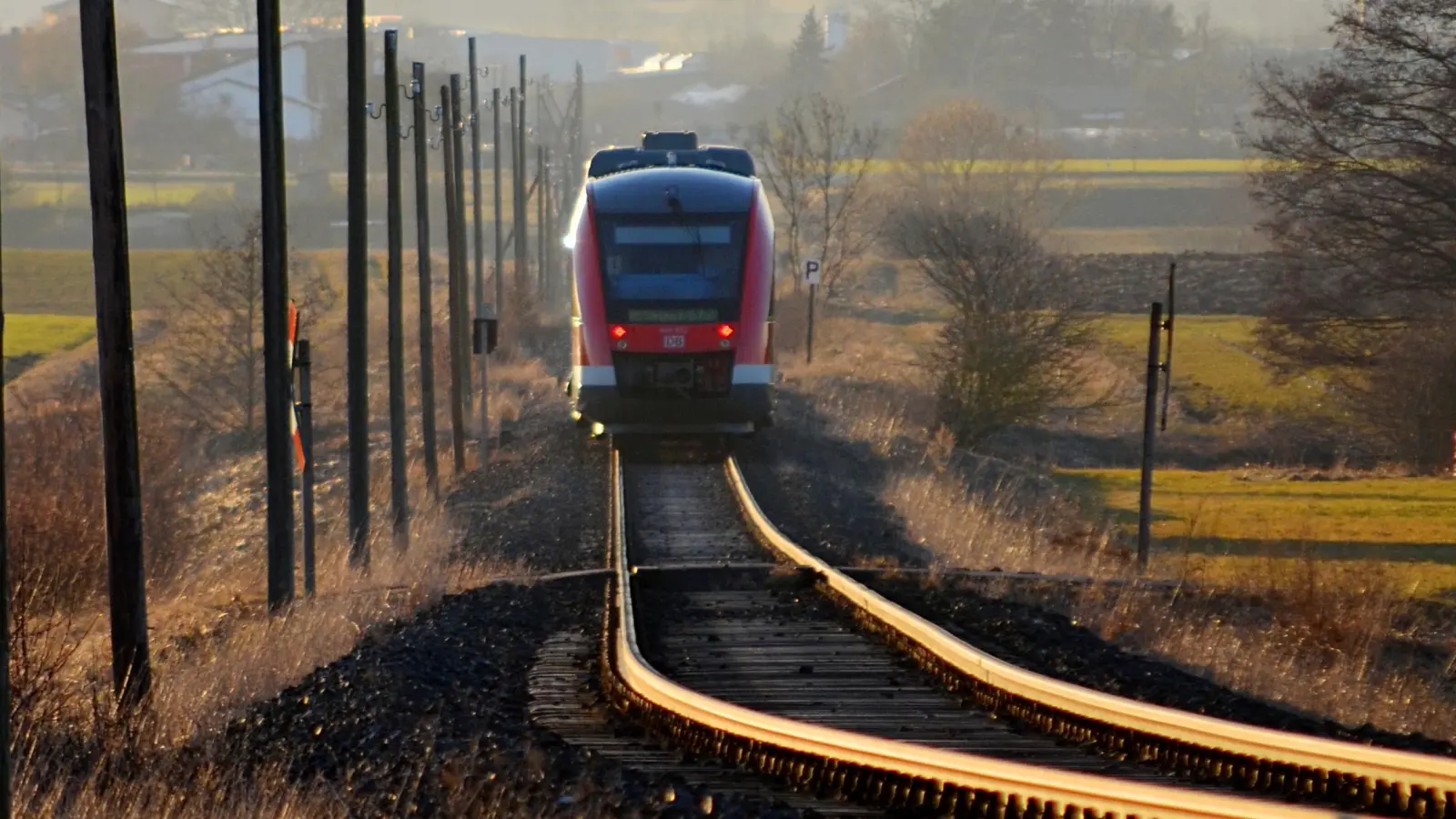 Auf der Aischgrundbahn und den anderen Nebenstrecken in Mittelfranken werden wohl bis mindestens 2037 Dieseltriebzüge fahren. (Archivbild: Johannes Hirschlach)