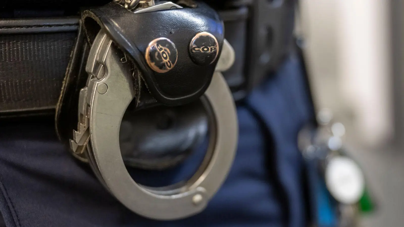 Nach dem Diebstahl von mehreren Tonnen Altfett ermittelt die Polizei in Nürnberg. (Symbolbild) (Foto: Peter Kneffel/dpa)