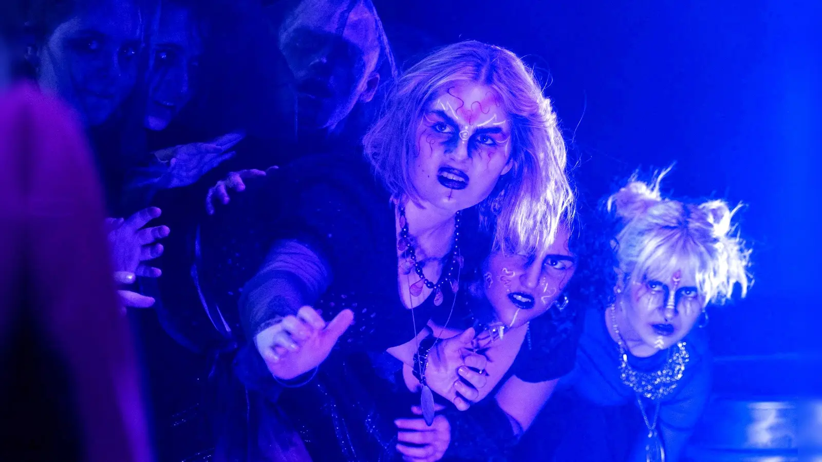 In dämonischem Licht: die Hexen in „Macbeth”.  (Foto: Kali)
