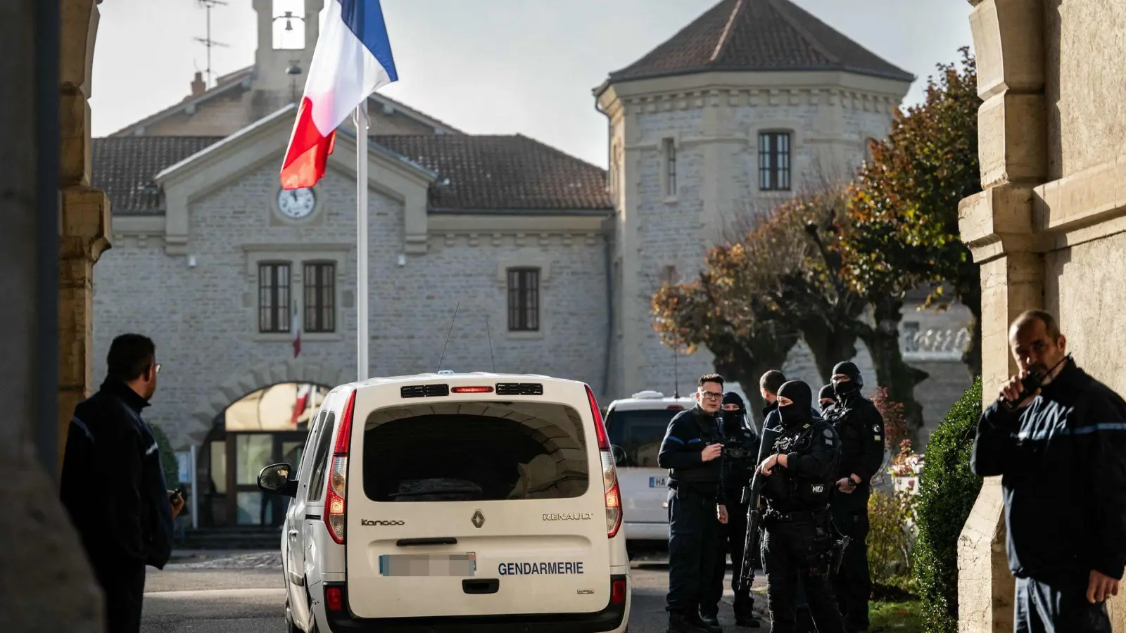 Ein Gefängnisausbrecher in Frankreich ist später beim Kaffeetrinken in einem Bistro gefasst worden. (Symbolfoto)  (Foto: Arnaud Finistre/AFP/dpa)