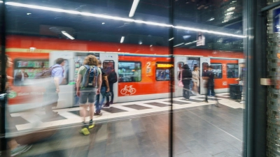 Pendeln gehört für Studenten oft zum Alltag. (Symbolbild) (Foto: Andreas Arnold/dpa)