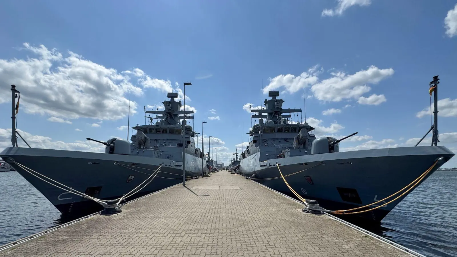 Die Korvetten „Magdeburg“ und „Braunschweig“ sind bereit für das Baltops-Manöver.  (Foto: Stefan Sauer/dpa)