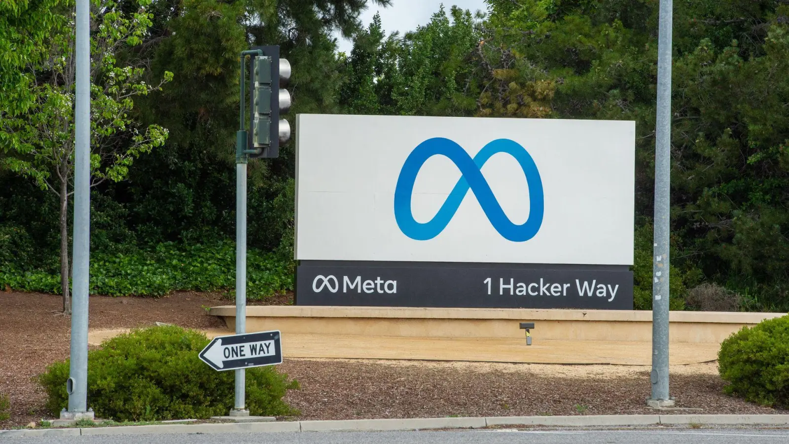 Meta-Chef Mark Zuckerberg setzt viele Milliarden auf die KI-Karte. (Archivbild) (Foto: Andrej Sokolow/dpa)