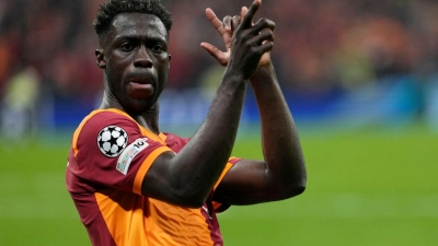 Davinson Sanchez brachte Galatasaray in der zweiten Halbzeit gegen Juventus Turin entscheidend in Führung. (Foto: Khalil Hamra/AP/dpa)