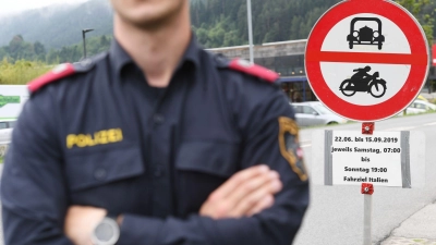 Seit sechs Jahren verhängt Tirol Schleichweg-Verbote. (Archivfoto)  (Foto: Angelika Warmuth/dpa)