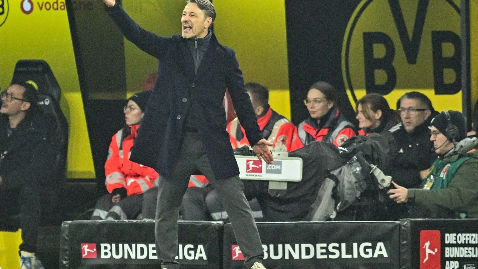 Einer der Assistenten von Niko Kovac muss vorzeitig gehen (Foto: Bernd Thissen/dpa)