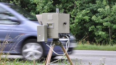 „Kein großer Gewinnbringer”: So bezeichnete Christian Jakobs die Geschwindigkeitsüberwachung im Stadtgebiet. Als Finanzierung für andere Projekte dient dieser Bereich also nicht. (Symbolbild: Manfred Blendinger)