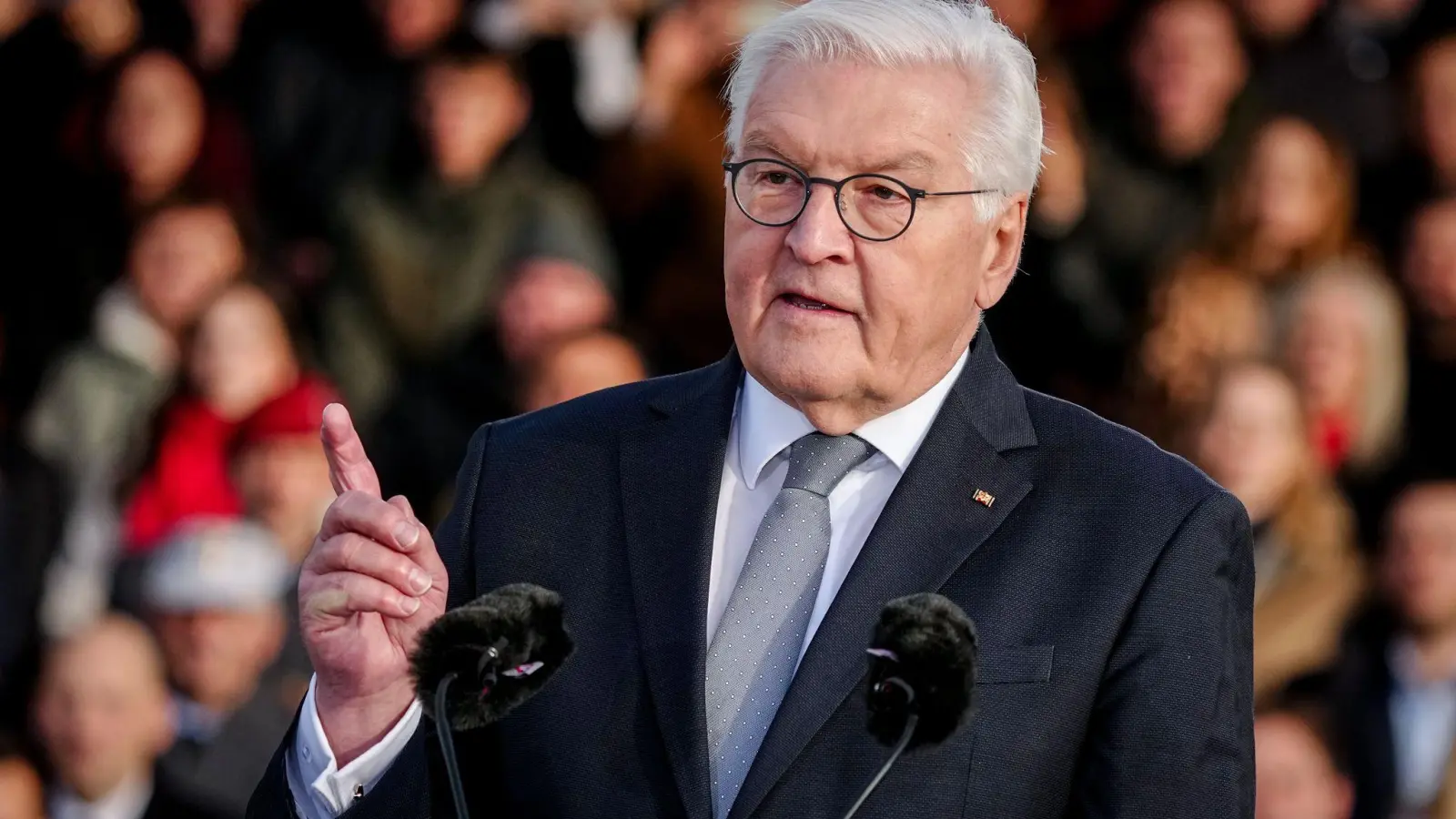 Der Bundespräsident würdigte die Bundeswehr, die tief verankert im freiheitlichen Gemeinwesen und „Armee unserer Demokratie“ sei. (Foto: Kay Nietfeld/dpa)