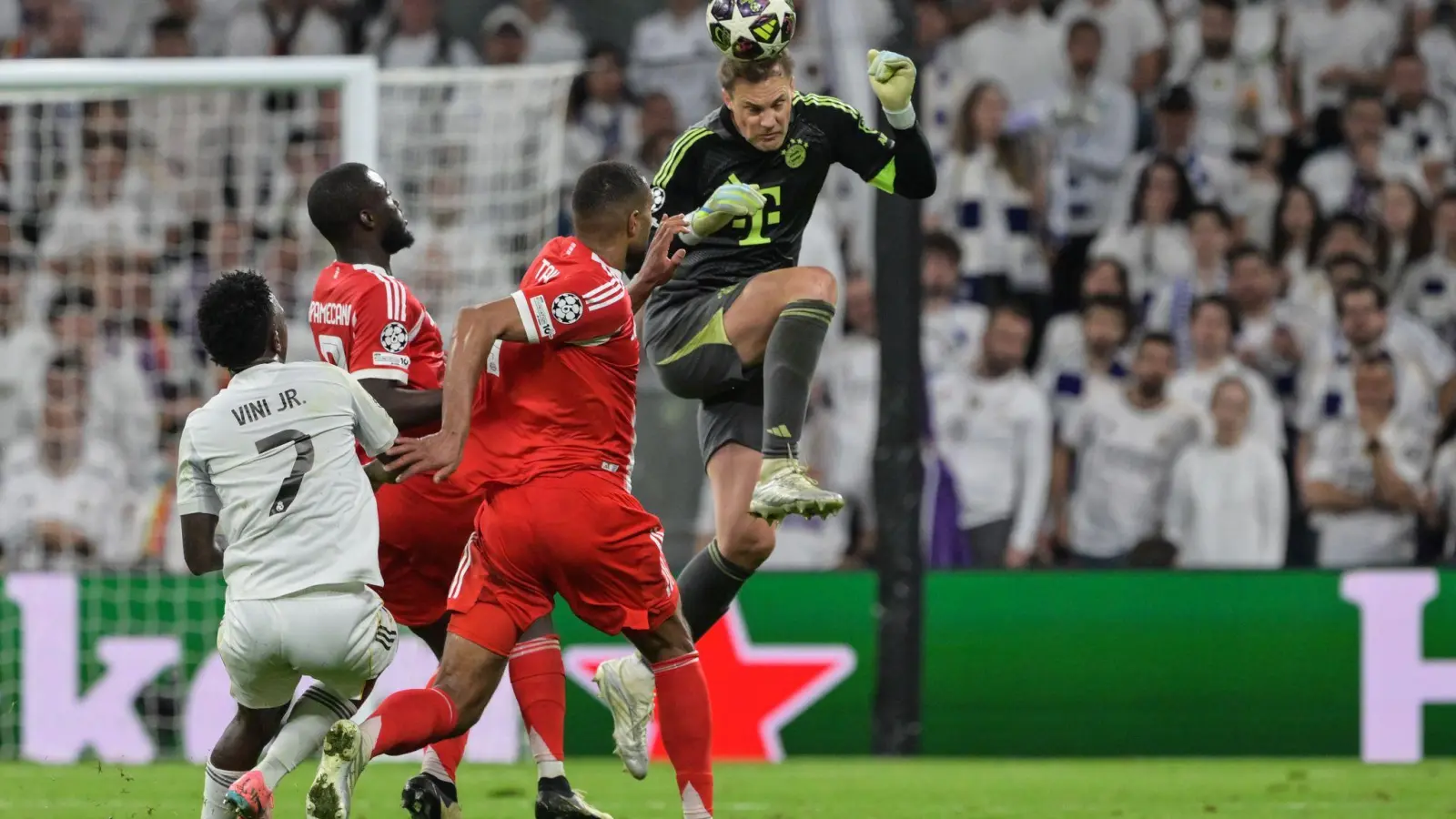 Mal wieder wird über ein DFB-Comeback von Manuel Neuer diskutiert. (Foto: Peter Kneffel/dpa)