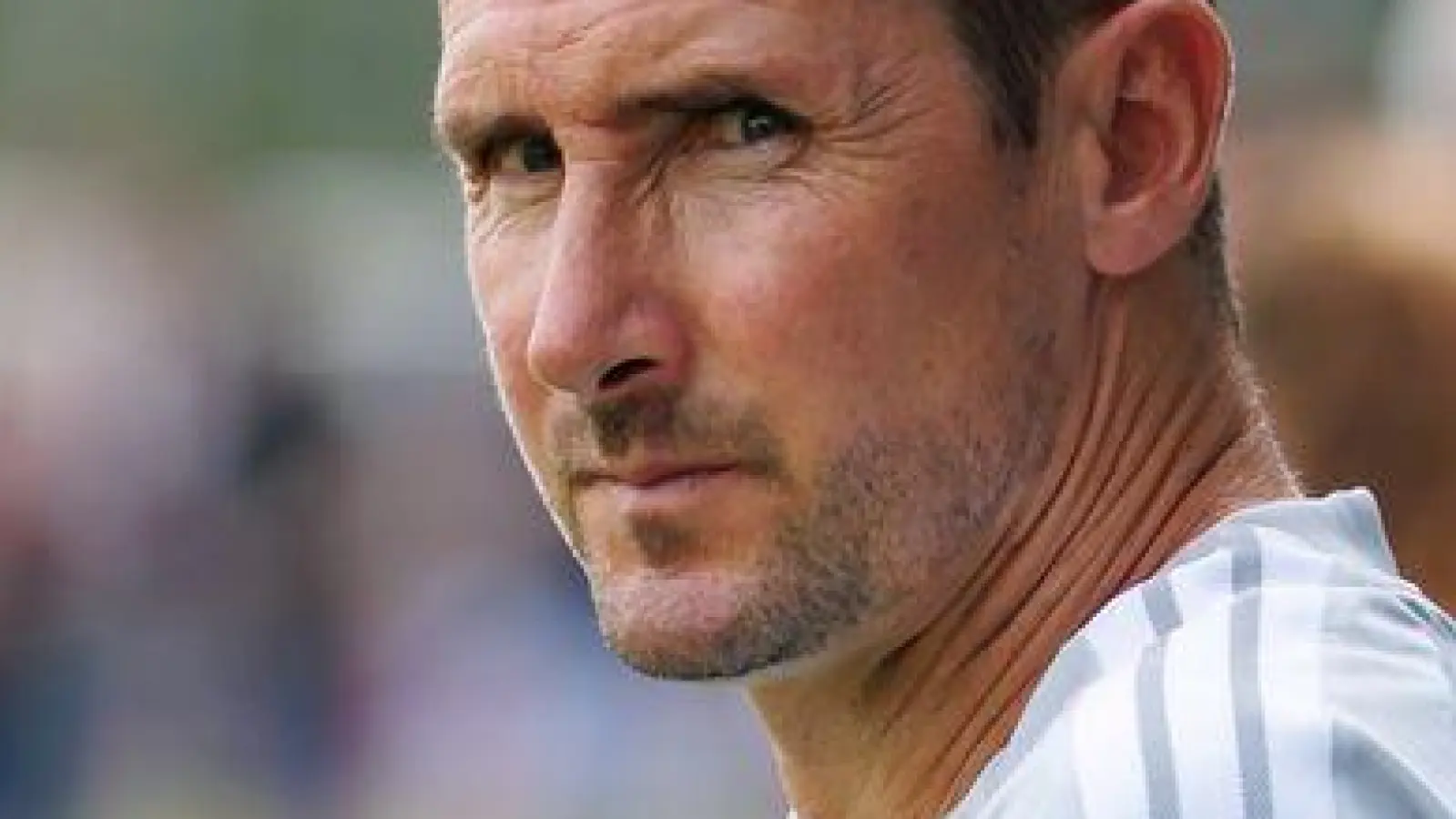 Miroslav Klose hat seine komplette Viererkette verloren. (Archivbild) (Foto: Daniel Karmann/dpa)
