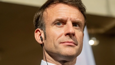 Innenpolitische Baustellen setzen Frankreichs Präsident Emmanuel Macron unter Druck. (Foto: Peter Kneffel/dpa)