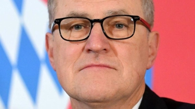 Wusste schon länger über die Erkrankung von Musiala Bescheid: Bayern-Boss Dreesen. (Archivbild)  (Foto: Jens Niering/dpa)