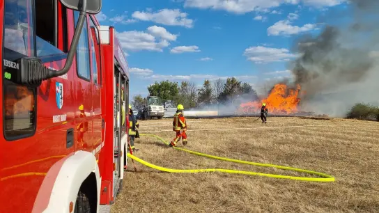 Etwa 90 Feuerwehrleute bekämpften die Flammen. (Foto: Rainer Weiskirchen)