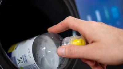 Was bislang für Saft-, Softdrink- oder Bierflaschen gilt, ist ab 2024 auch für Einwegplastikflaschen mit Milchprodukten Pflicht: Das Pfand. (Foto: Monika Skolimowska/dpa-Zentralbild/dpa-tmn)