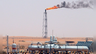 Saudi-Arabien und sieben weitere Länder drehen den Ölhahn weiter auf. (Archivbild) (Foto: Ali Haider/EPA/dpa)