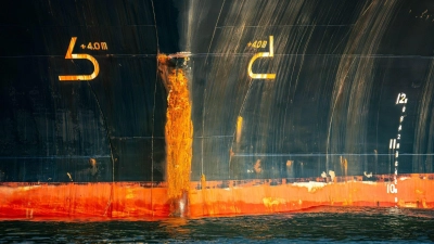 Der Rumpf des Frachtschiffes „Polesie“. (Foto: Sina Schuldt/dpa)