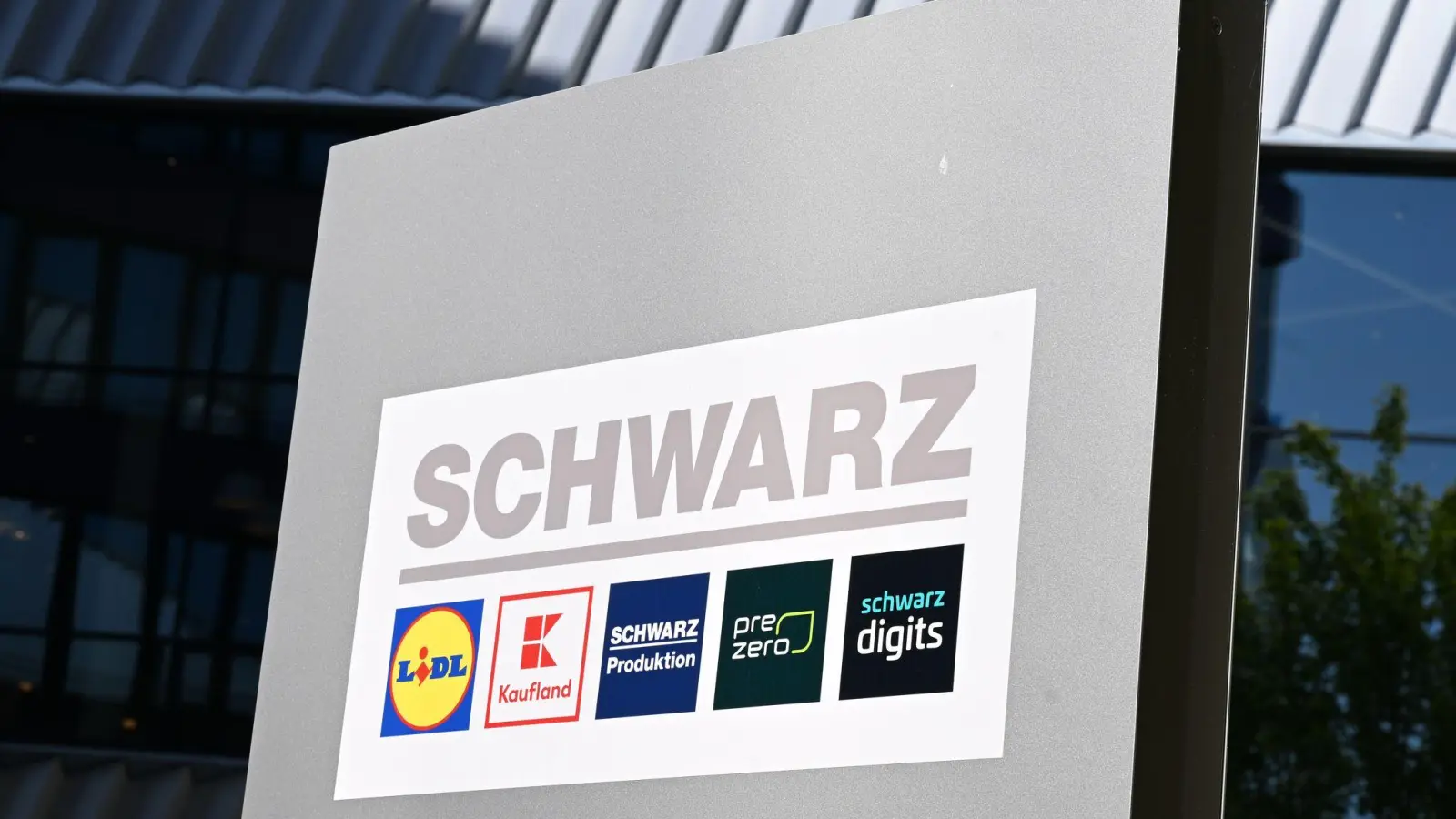 Die Schwarz-Gruppe ist erneut gewachsen. (Archivbild) (Foto: Bernd Weißbrod/dpa)