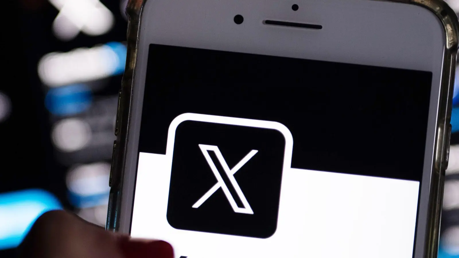 Laut X soll die EU-Kommission bei einem Beitrag gegen Regeln der Plattform verstoßen haben. (Archivbild) (Foto: Monika Skolimowska/dpa)