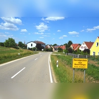 In einem Gesamtpaket will die Stadt Wassertrüdingen den Glasfaserausbau in denjenigen Ortsteilen angehen, die bislang nicht berücksichtigt wurden. Profitieren werden dabei unter anderem die Haushalte in Obermögersheim.  (Foto: Peter Tippl)