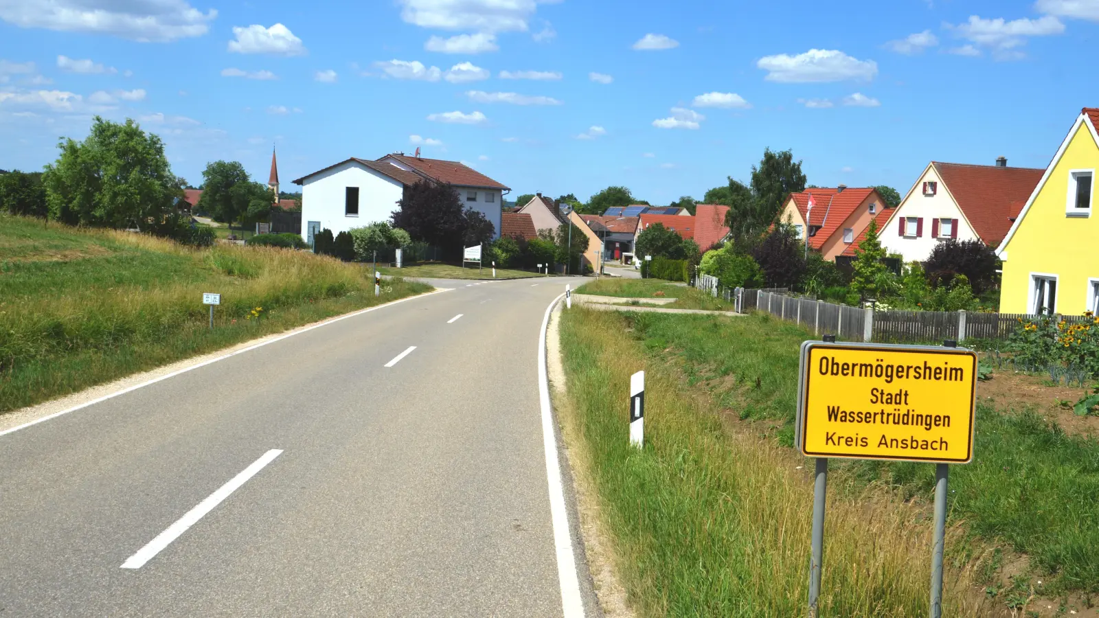 In einem Gesamtpaket will die Stadt Wassertrüdingen den Glasfaserausbau in denjenigen Ortsteilen angehen, die bislang nicht berücksichtigt wurden. Profitieren werden dabei unter anderem die Haushalte in Obermögersheim.  (Foto: Peter Tippl)
