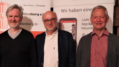 Ein Teil des neuen Vorstandes von Alt-Rothenburg steht bereits fest (von links): Dr. Hellmuth Möhring, Dr. Mathias Braun und Josef Hofbauer. Allerdings ist der Posten des Vorsitzenden noch vakant. (Foto: Simone Hedler)