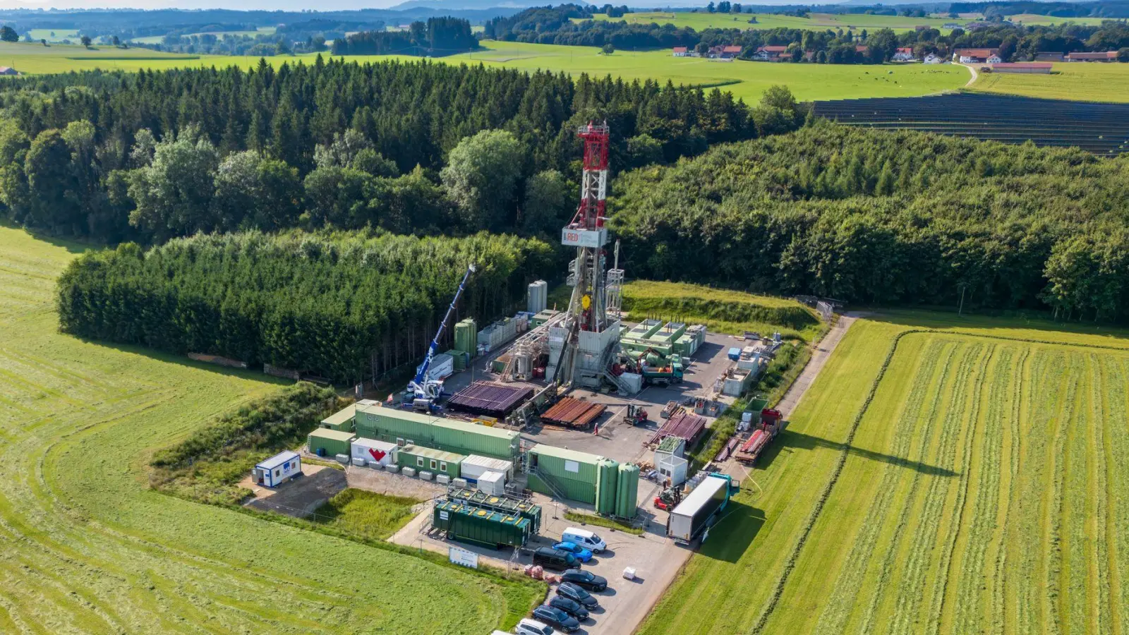 Im Vorfeld hatten Anwohner und Umweltschützer gegen das Gasförderprojekt demonstriert. (Foto: Peter Kneffel/dpa)