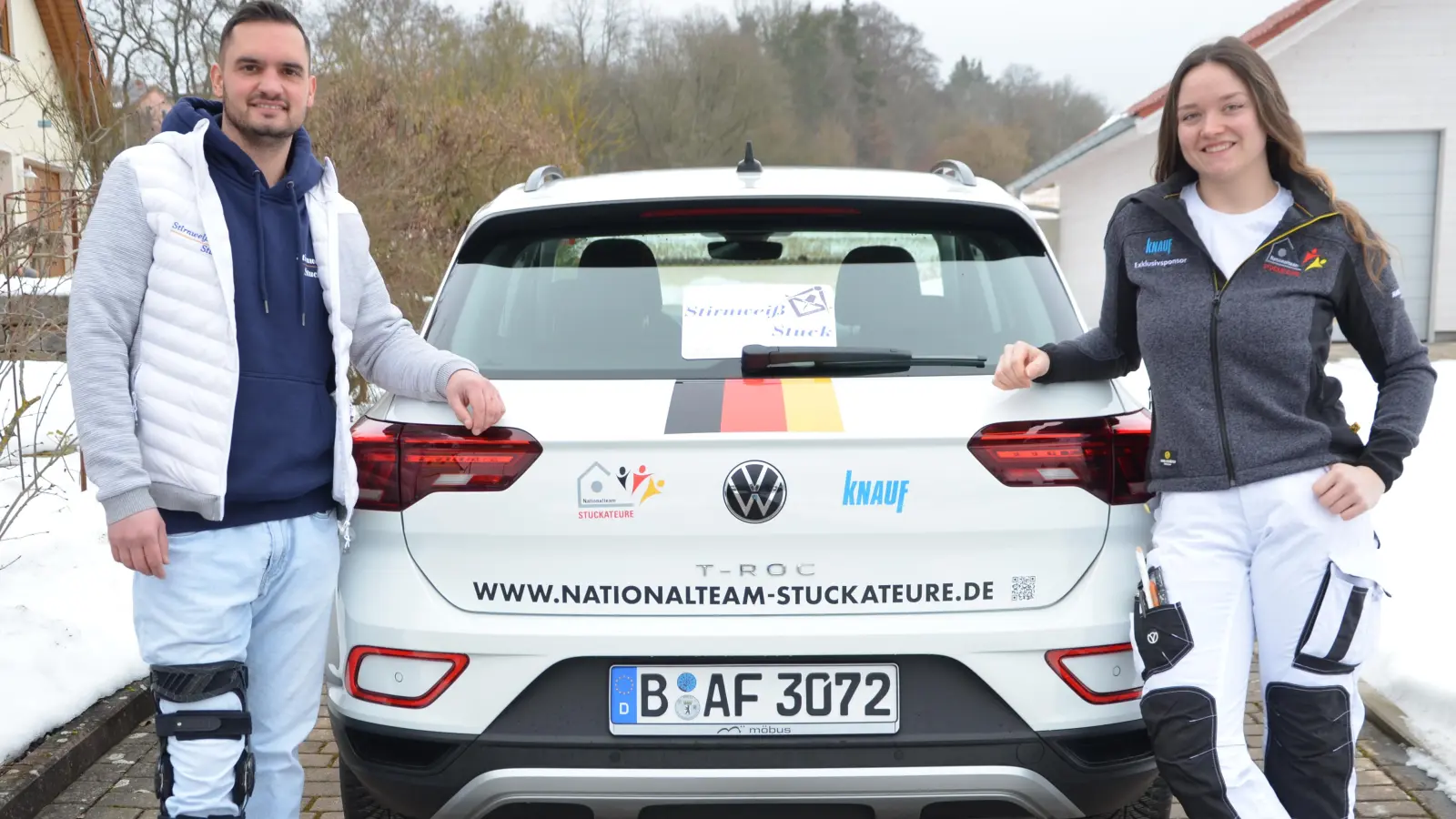 Jonathan Stirnweiß ist stolz auf Anna-Petra Vogel. Sie räumte bei den Prüfungen richtig ab und wurde Beste in Mittelfranken, Bayern und Zweite auf Bundesebene im Stuckateurhandwerk. (Foto: Christa Frühwald)