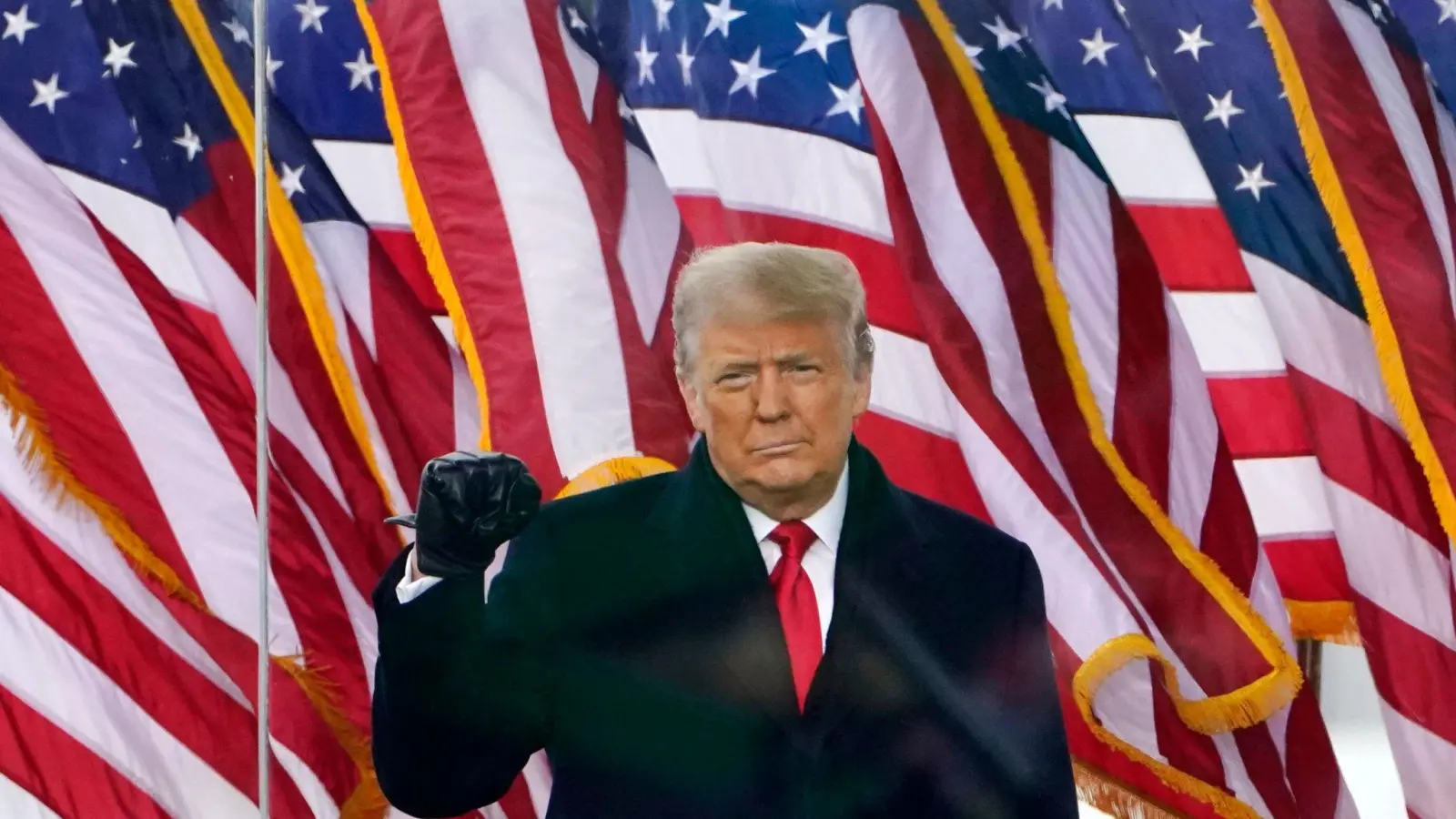Der damalige US-Präsident Donald Trump spricht  am 6. Januar 2021 bei einer Kundgebung in Washington zu seinen Anhängern - kurz später erfolgt der Sturm auf das Kapitol. (Foto: Jacquelyn Martin/AP/dpa)