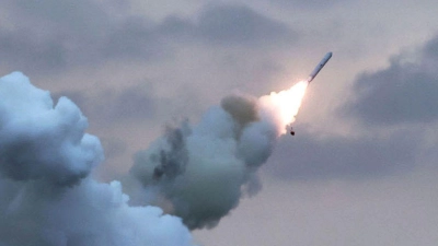 Nordkorea soll erneut militärische Lenkflugkörper abgefeuert haben. (Foto: -/kcna/dpa)