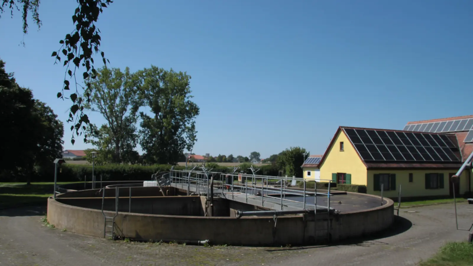 Die Merkendorfer Kläranlage soll ertüchtigt werden. Durch ein neues Nachklärbecken soll sie fit gemacht werden, um auch das Abwasser aus den Stadtteilen Heglau, Hirschlach und Dürrnhof aufnehmen zu können.  (Foto: Robert Maurer)