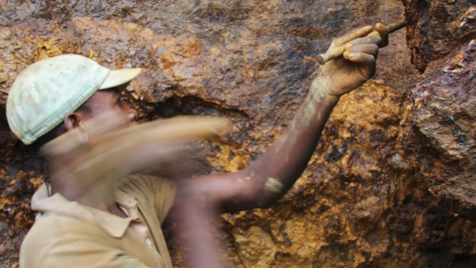 Der Preis für den Rohstoff Coltan ist hoch. (Foto: Jürgen Bätz/dpa)