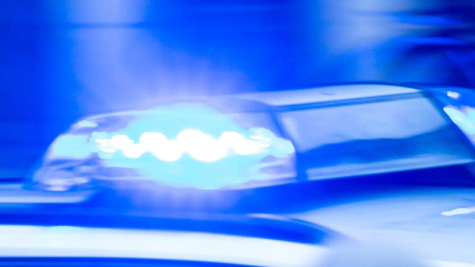 Die Polizei sucht nach dem zweiten Verdächtigen. (Symbolbild) (Foto: Jens Büttner/dpa)