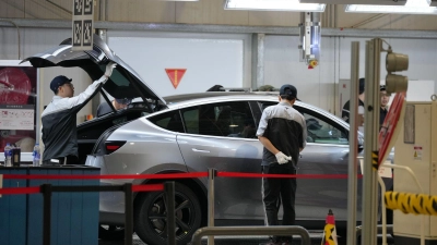 Das Tesla-Werk in Shanghai spielt eine wichtige Rolle für das internationale Geschäft des Elektroautobauers. (Archivbild) (Foto: Andy Wong/AP/dpa)
