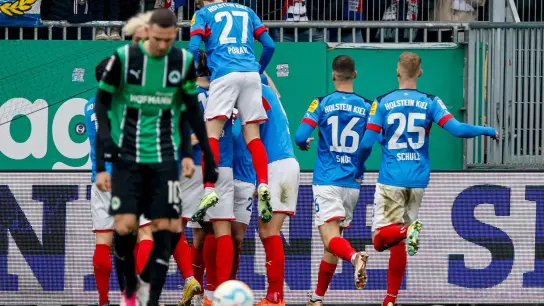 Die Kieler drehten das Spiel gegen Fürth. (Foto: Axel Heimken/dpa)