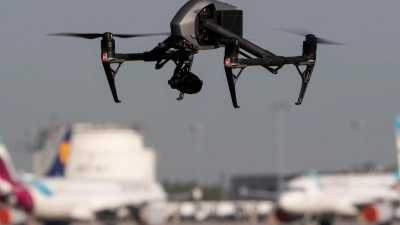 Drohnensichtungen an Flughäfen hatten zuletzt für Aufregung gesorgt. (Archivbild) (Foto: Marijan Murat/dpa)