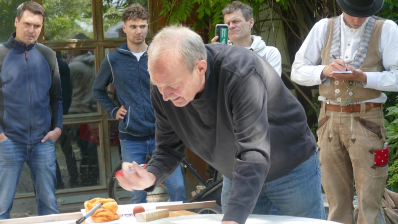 Wolfgang Stragosch bei der Arbeit. (Foto: Helmut Meixner)