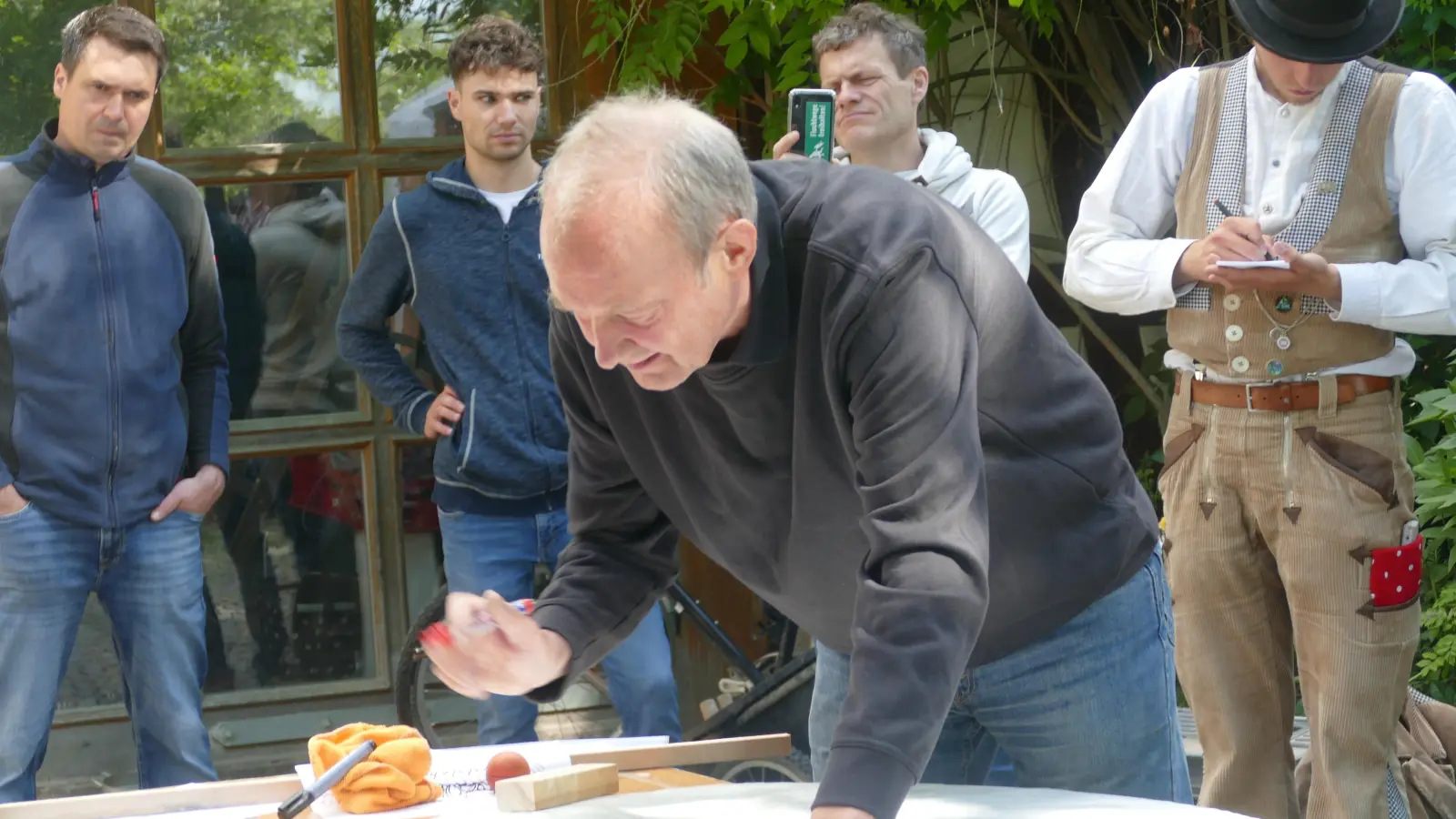 Wolfgang Stragosch bei der Arbeit. (Foto: Helmut Meixner)