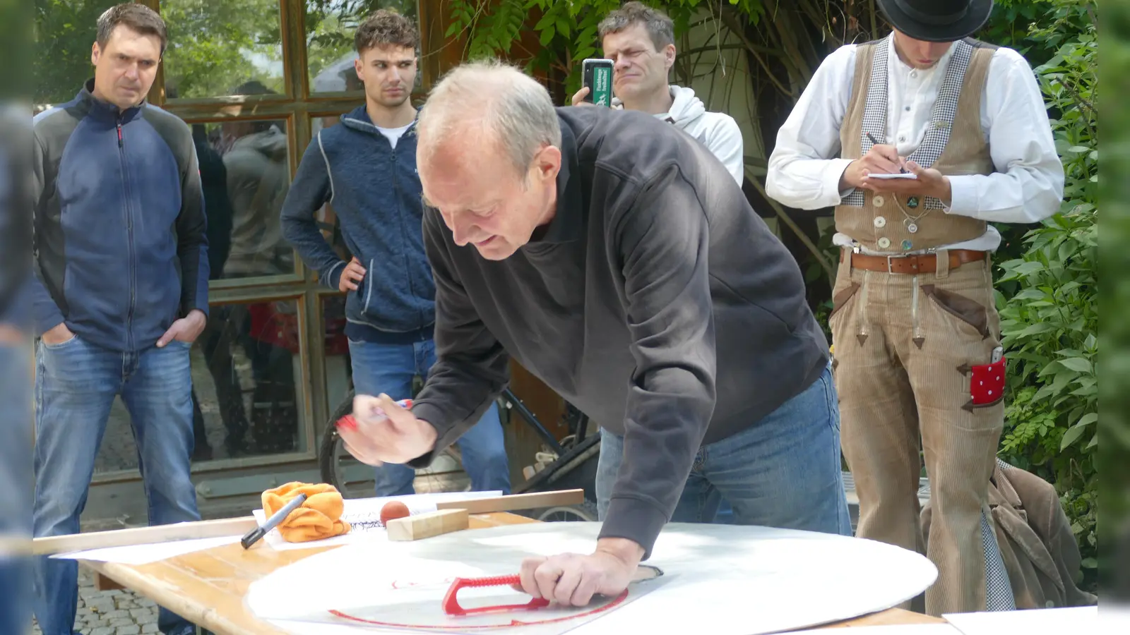 Wolfgang Stragosch bei der Arbeit. (Foto: Helmut Meixner)