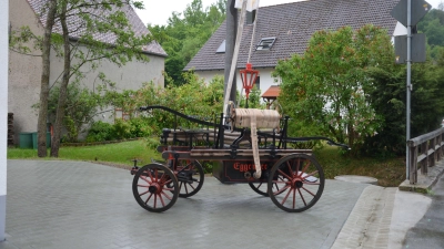 Die Feuerwehr-Spritze Sachsen/Eggensee aus dem Jahr 1880 wurde den Festbesuchern gezeigt. (Foto: Christa Frühwald)