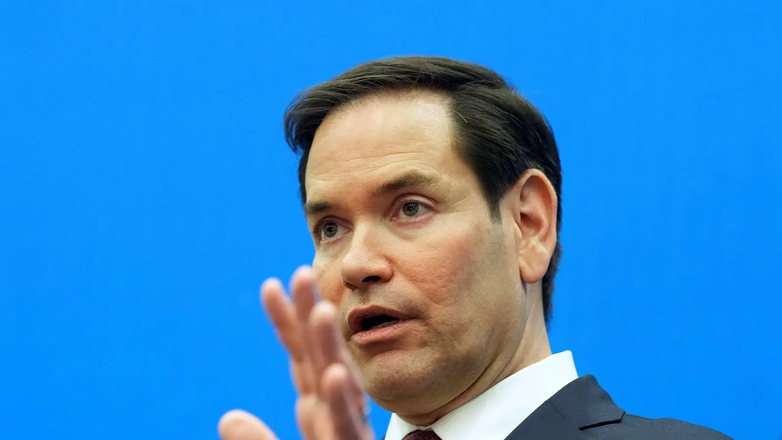 US-Außenminister Marco Rubio will, dass Dokumente seiner Abteilung wieder mit der Serifen-Schriftart Times New Roman verfasst sind. (Archivbild) (Foto: Jacquelyn Martin/Pool AP/dpa)