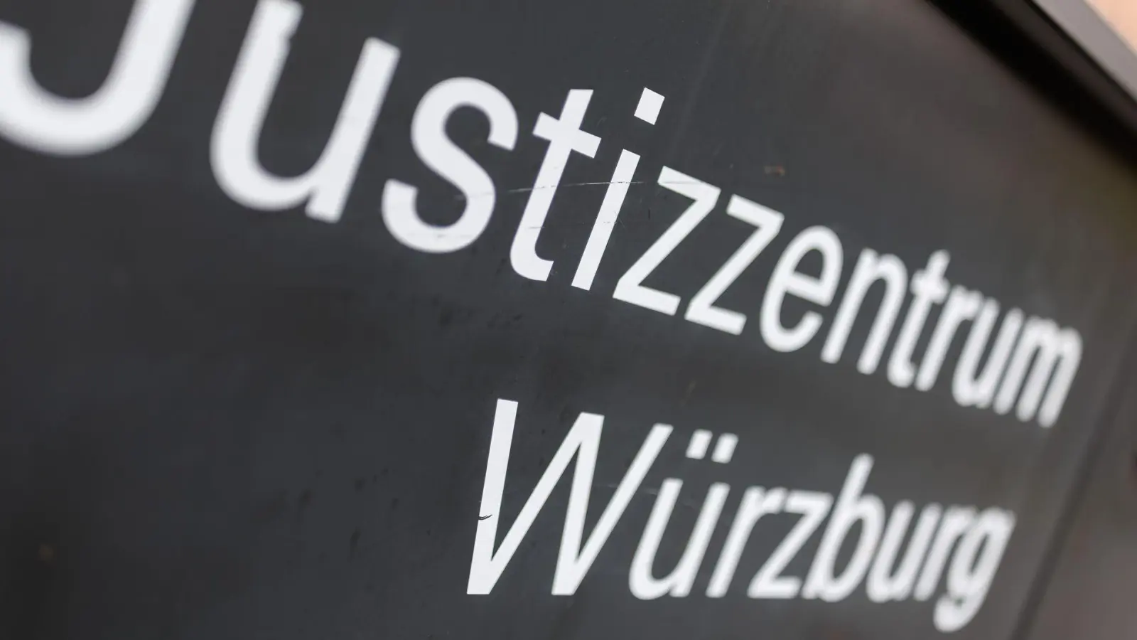 Mit der Sprengkonstruktion hätte kein Banktresor geöffnet werden können, so das Gericht. (Archivbild) (Foto: Daniel Karmann/dpa)